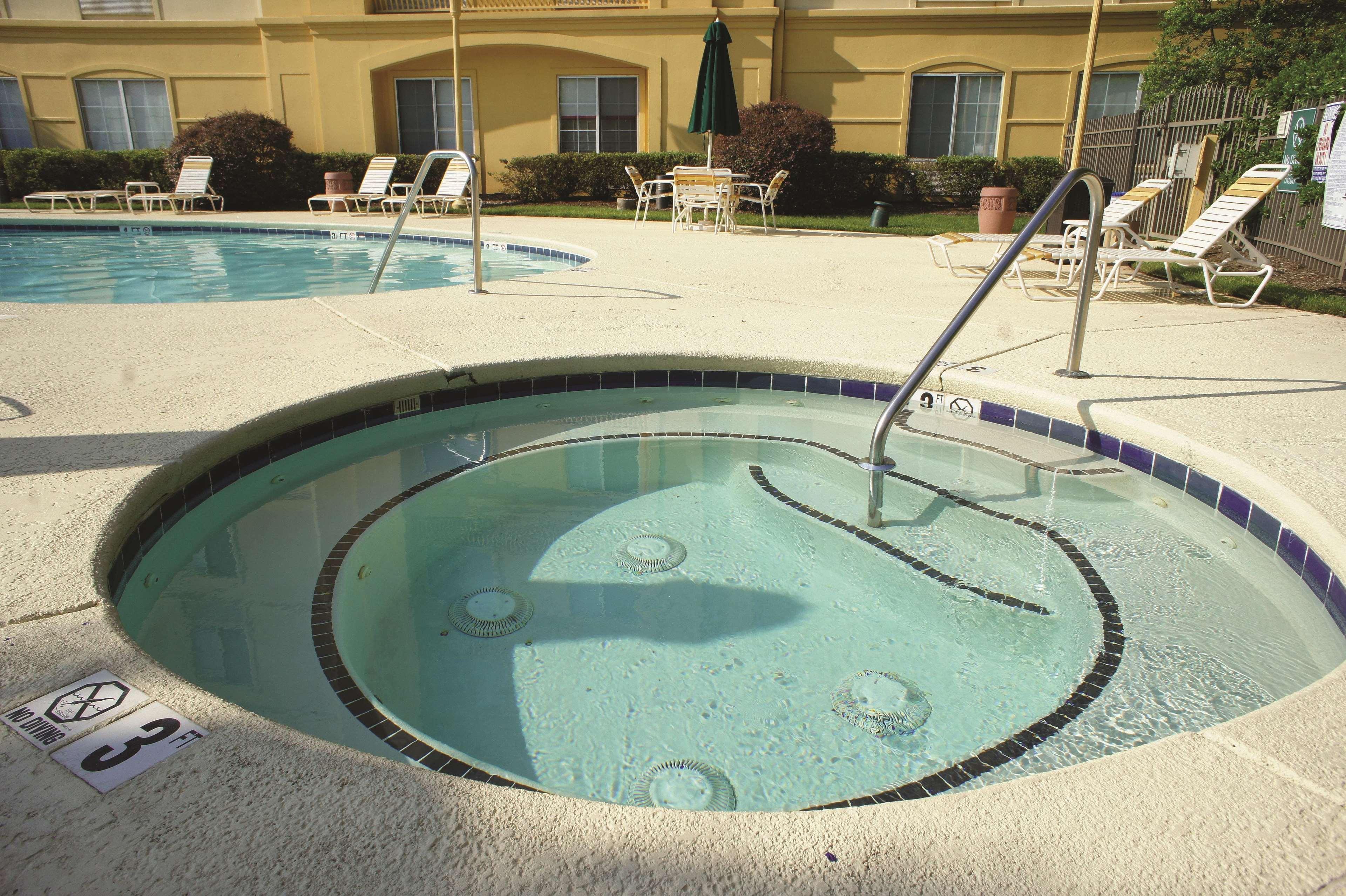 Готель La Quinta By Wyndham Raleigh/Durham Southpoint Екстер'єр фото