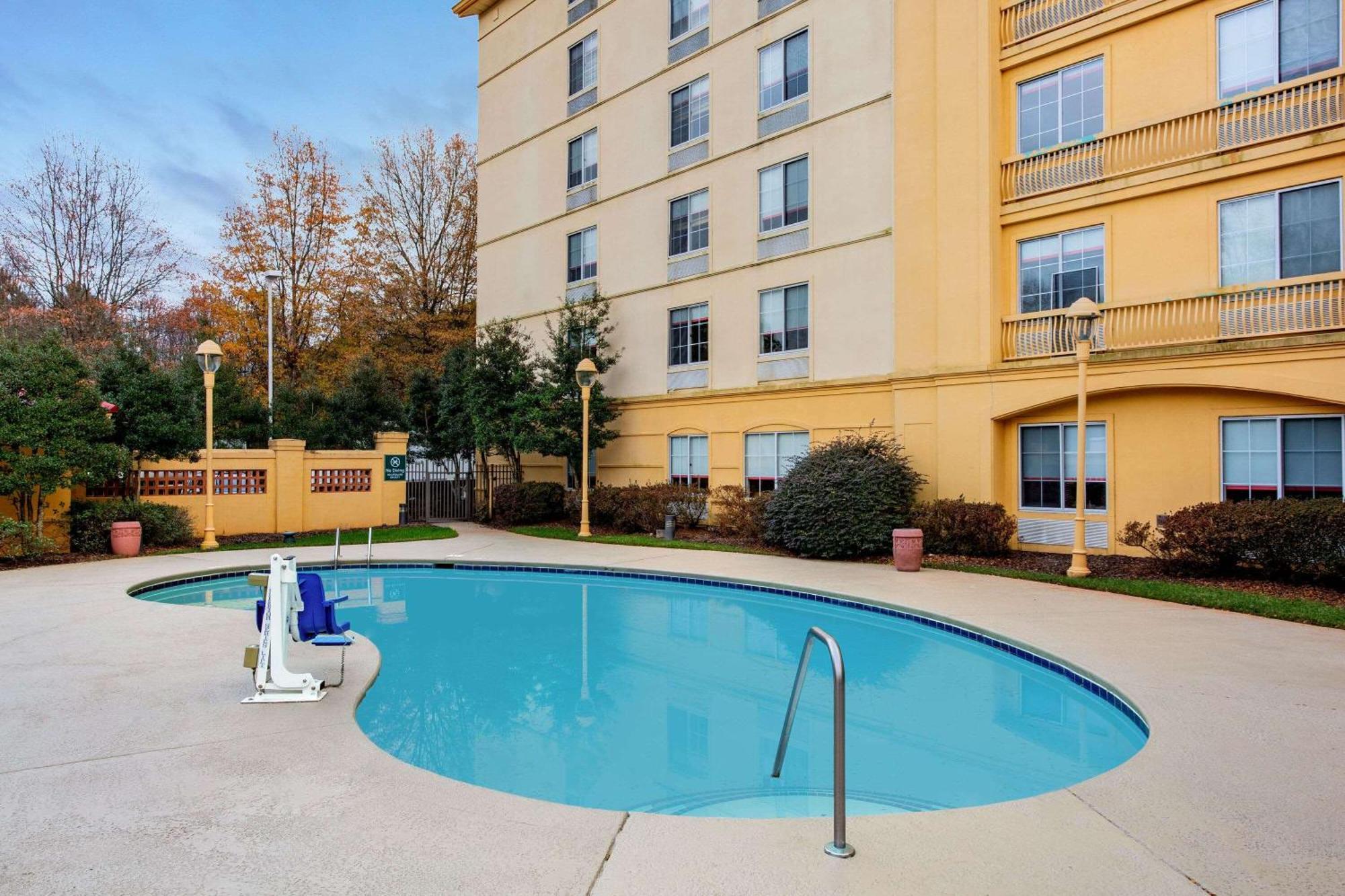 Готель La Quinta By Wyndham Raleigh/Durham Southpoint Екстер'єр фото